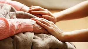 Chăm sóc mắt cho người già 1